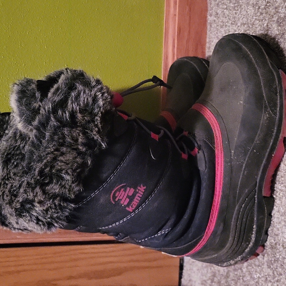 Kamik Womens Black and Pink Winter Boots